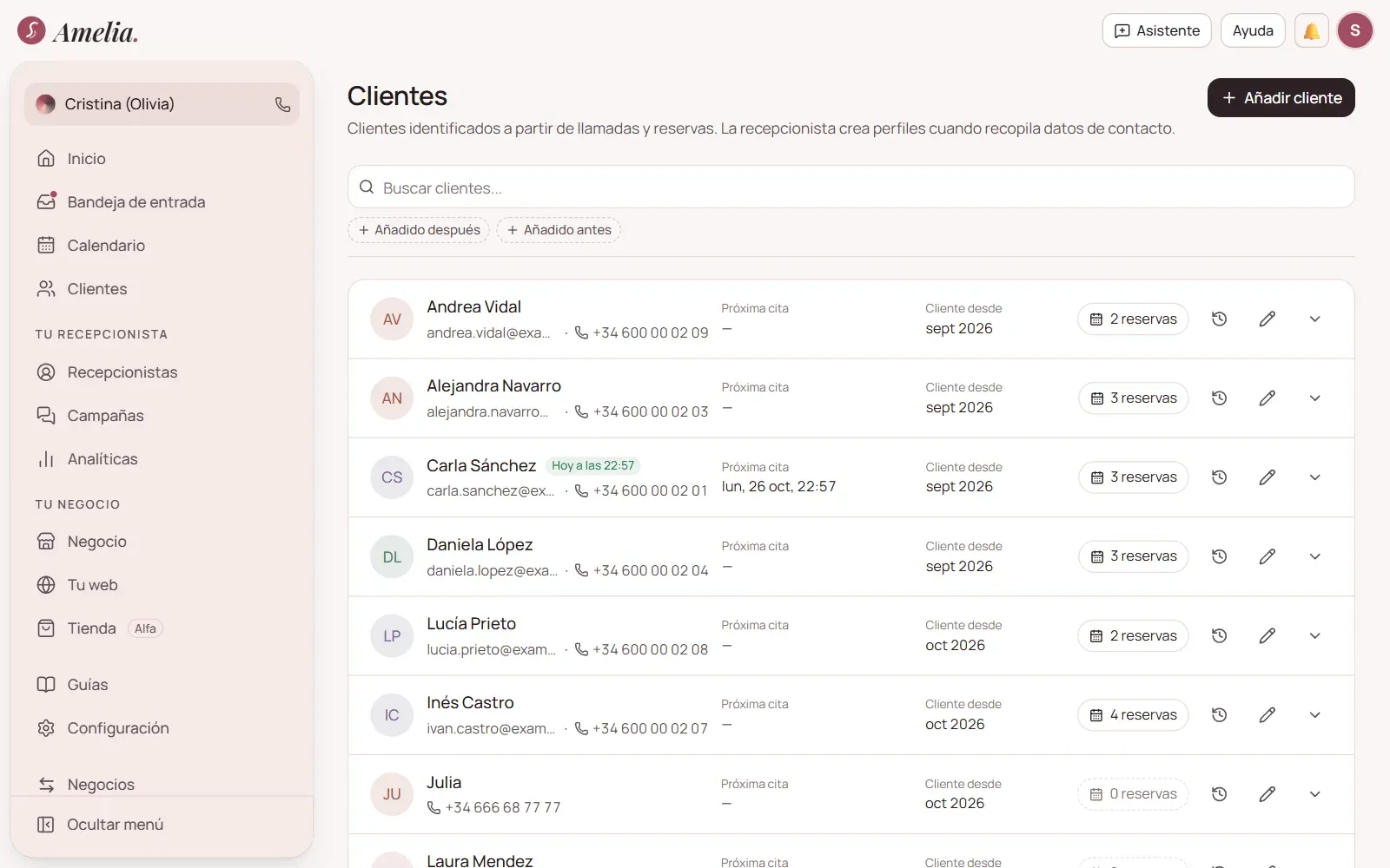 Lista de clientes con sus reservas y datos de contacto